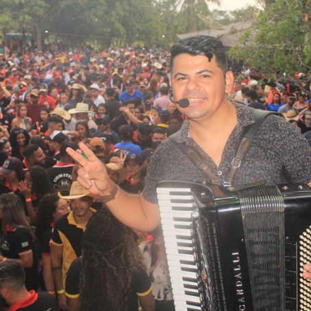 Antônio Marcos foi atração musical na 9ª Cavalgada da Comitiva 100 Párea