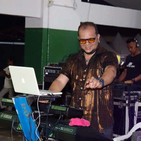 Maestro Sarraff encanta o público em emocionante show na Casa de CabareSG