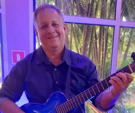 Jean Gadelha emociona o público em show memorável