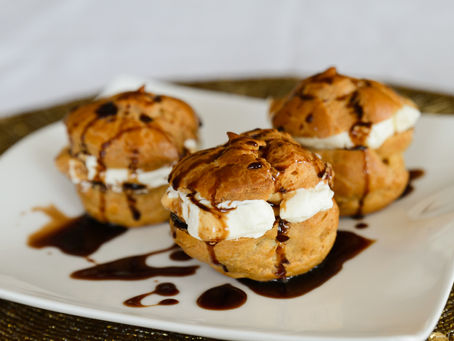 Profiteroles à la feta et à la crème balsamique