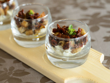 Verrine à la crème d’olives vertes, ricotta et tomates séchées