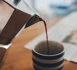 café que vierte