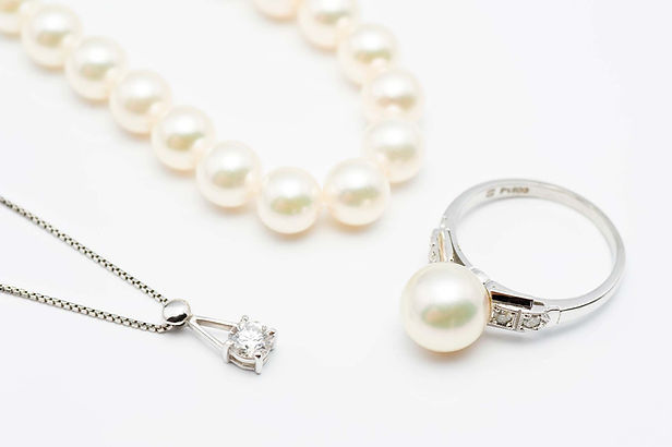 パールのネックレスと指輪