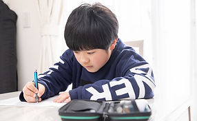 勉強する子ども