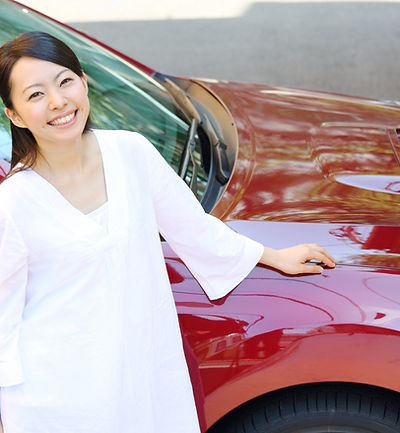 車と女性