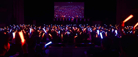 ペンライトを振る人たち