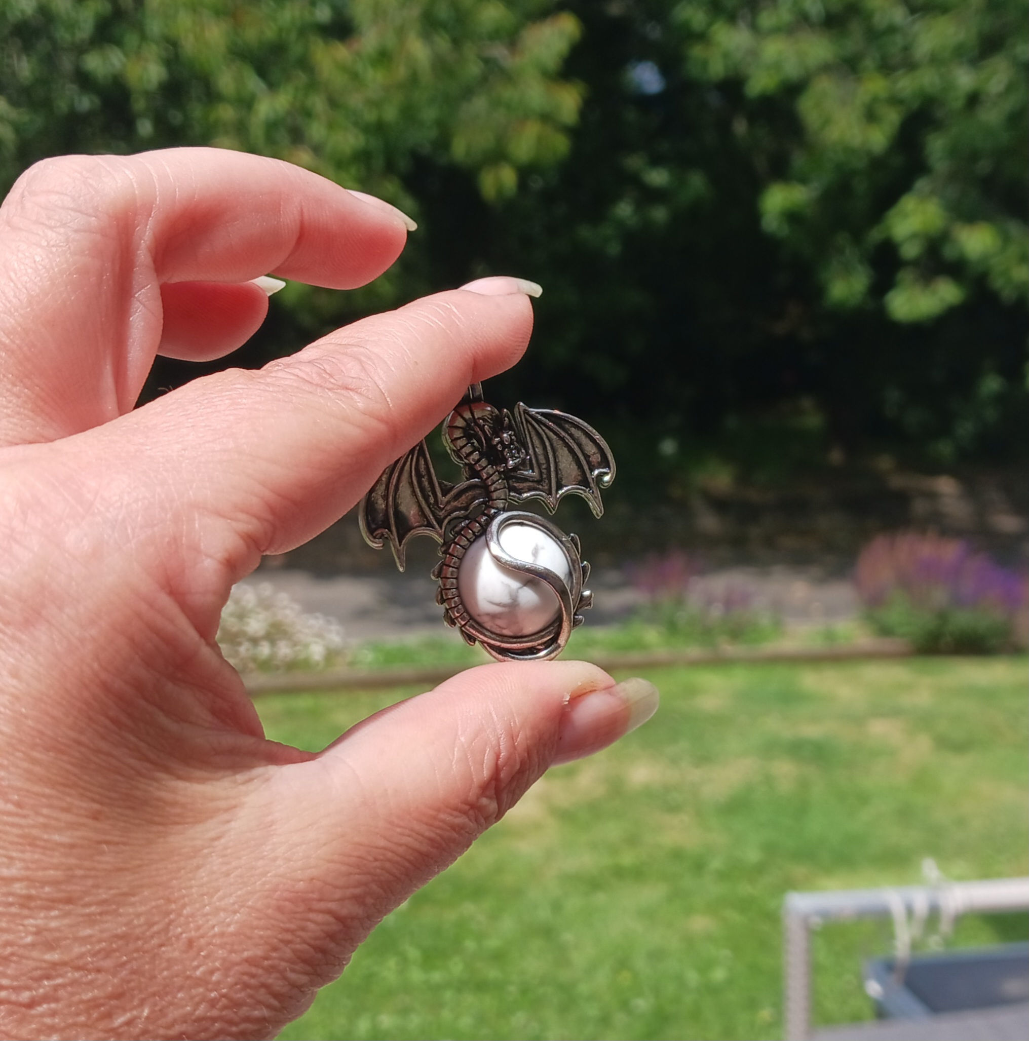 Pendentif Howlite Sphère Dragon