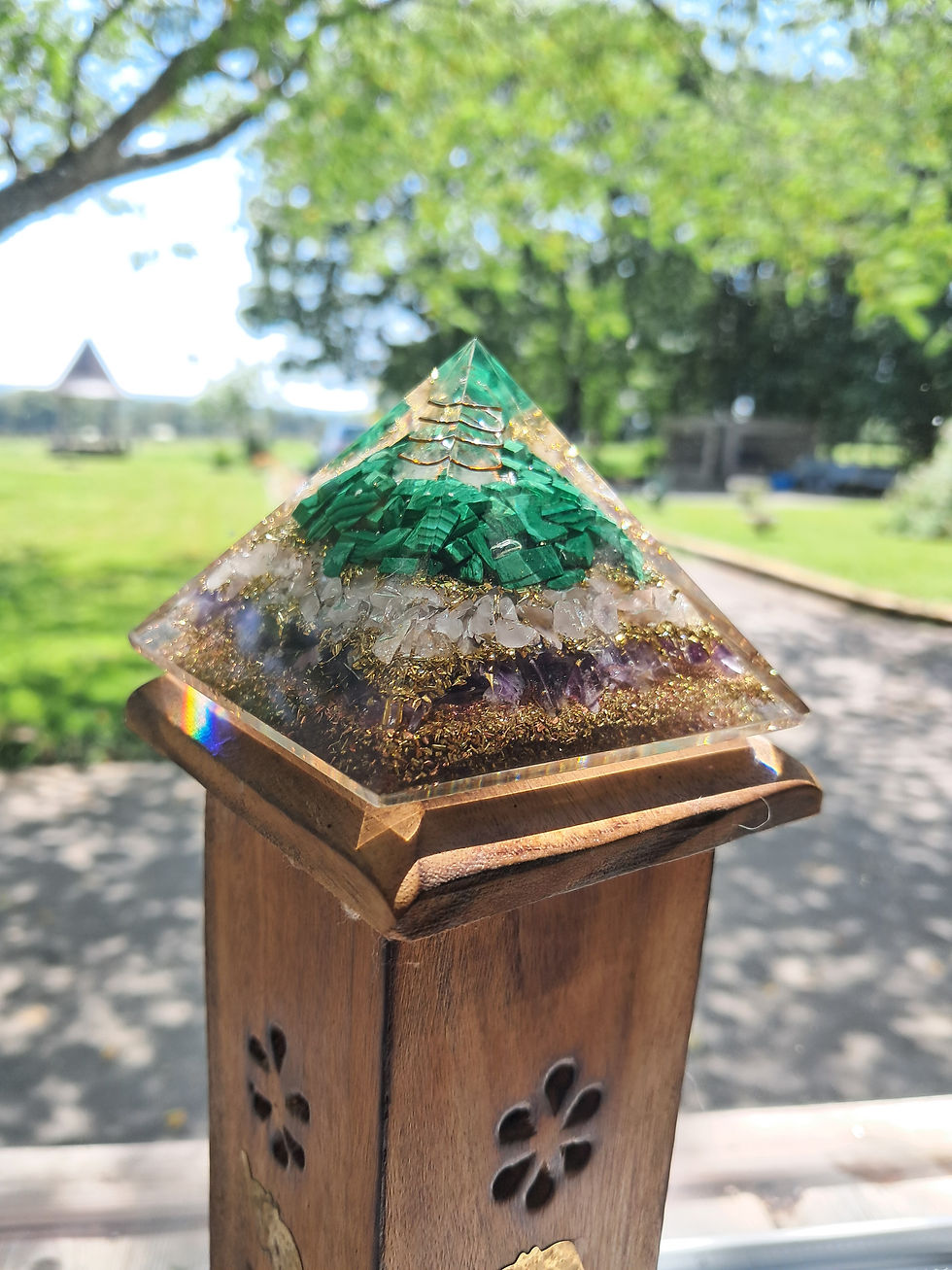 Miniature : Pyramide Orgonite Plusieurs Pierres Modèle N°2