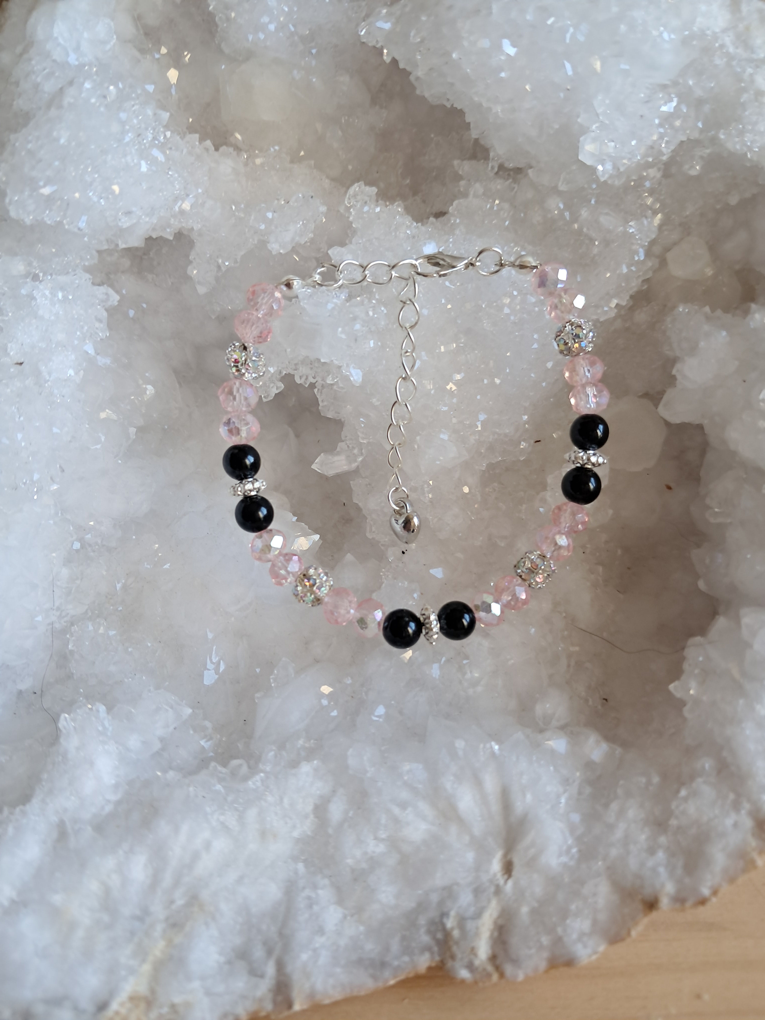 Bracelet Onyx et ses perles roses et argentées