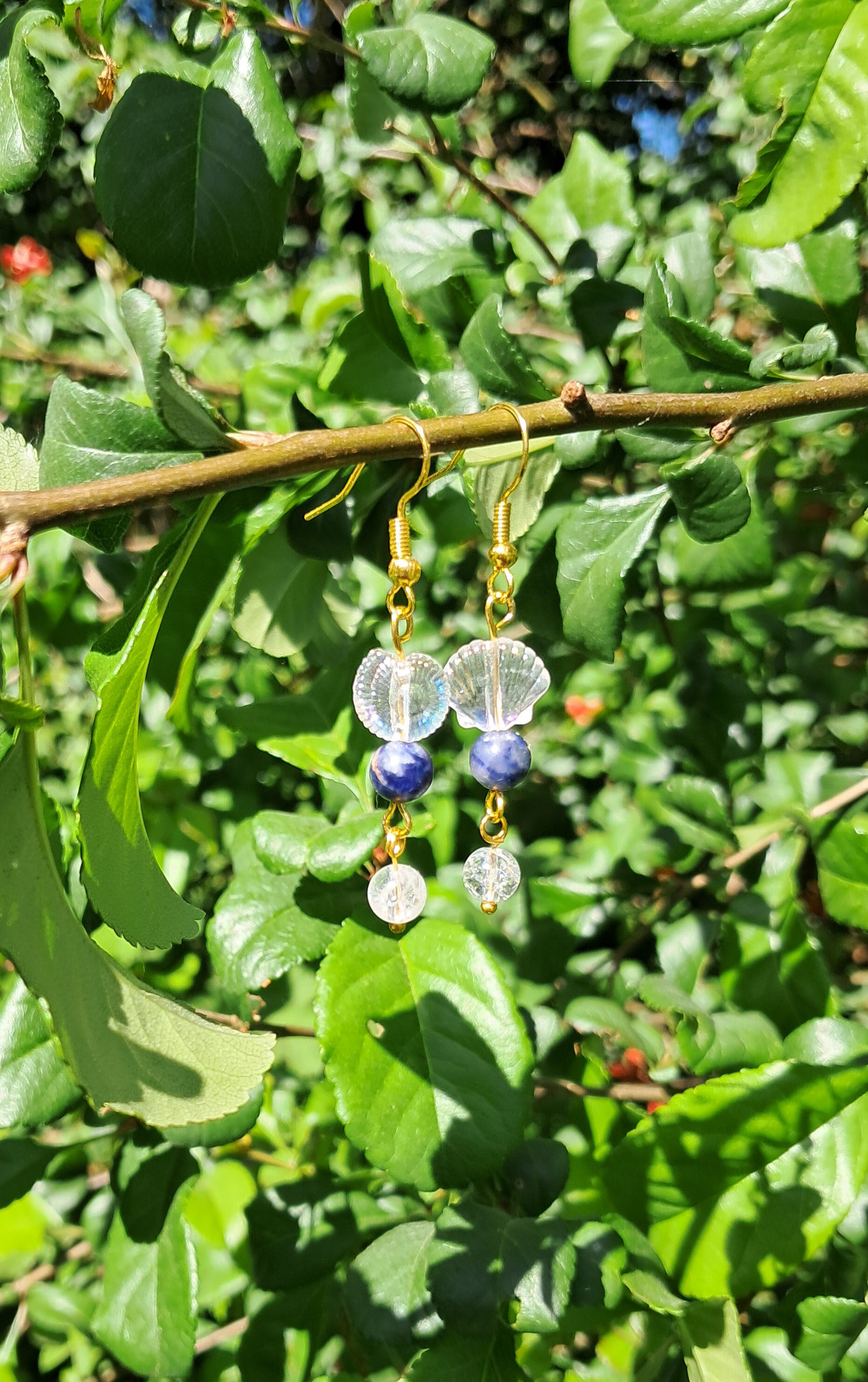 Boucles d'Oreilles Dorées avec pampilles Sodalite et Cristal