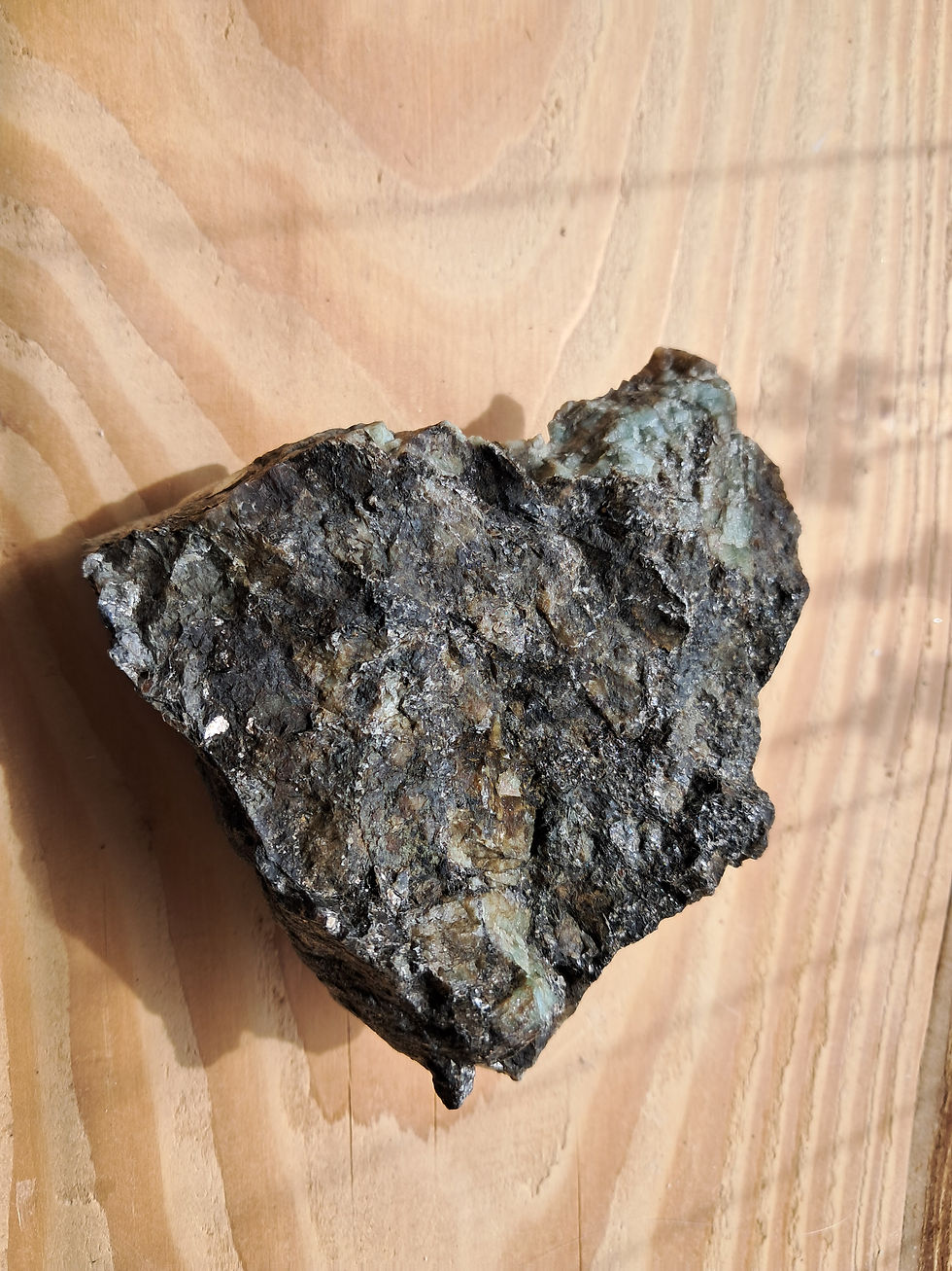 Emeraude brute 325 Grammes