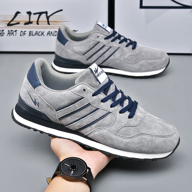 Men's casual shoes for sports and running, lightweight and soft soled, versatile
