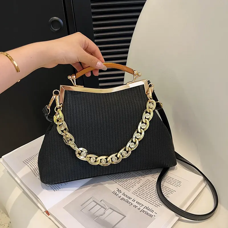 Miniatura: Bolsa Feminina de Luxo com Corrente Dourada – Elegante, Sofisticada e Perfeita