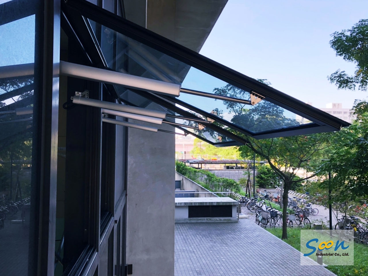 electricwindow_collegebuilding