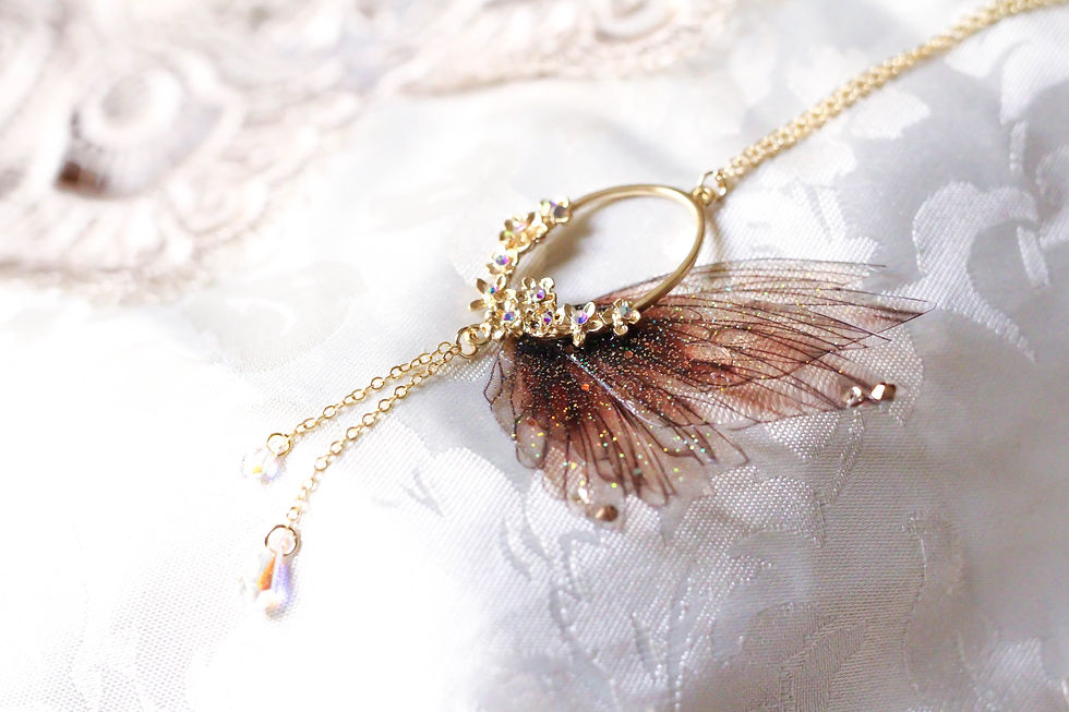 collier bijoux ailes de fée papillon sirène princesse elfique fantasy féerique cristal couleur marron chocolat doré