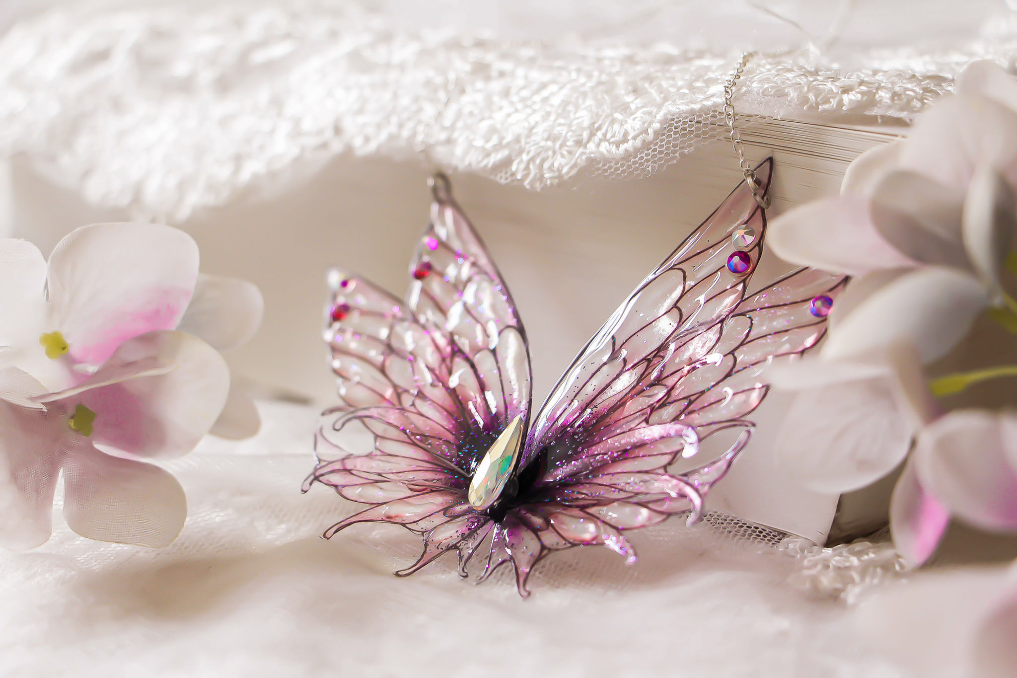 collier bijoux ailes de fée papillon nageoires de sirène elfique fantasy féerique couleur bleu violet mauve