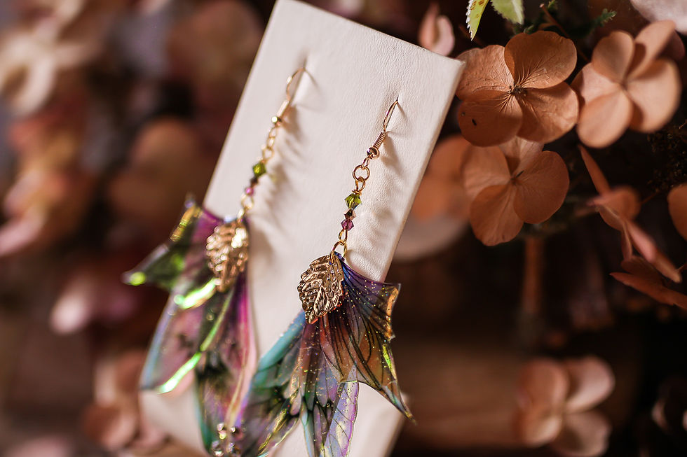 bijoux ailes de fée boucles d'oreilles papillon elfique fantasy féerique cristal couleur d'automne rouge et or