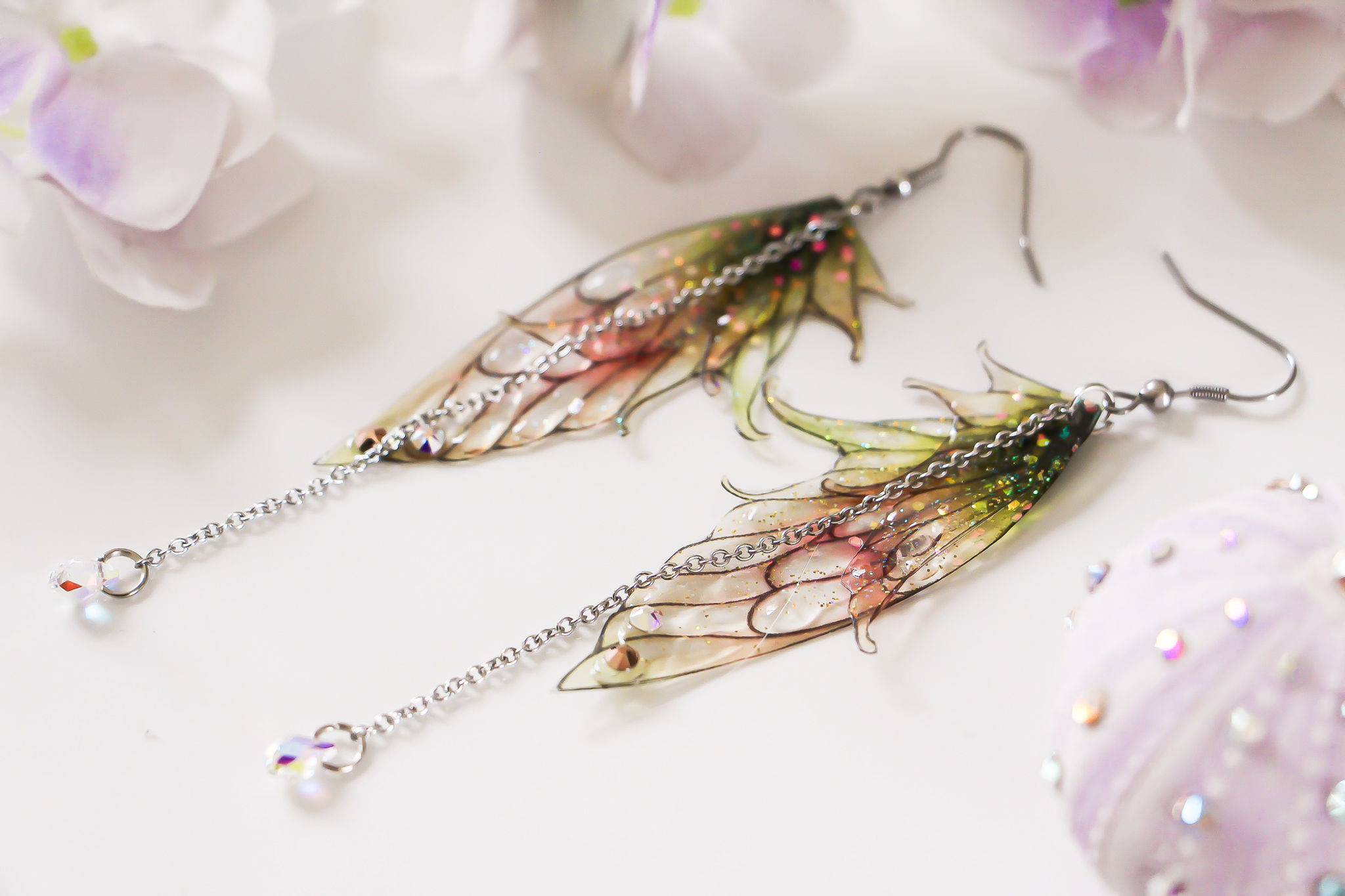 boucles d'oreilles bijoux ailes de fée papillon nageoires de sirène elfique fantasy féerique couleur vert et rose pêche