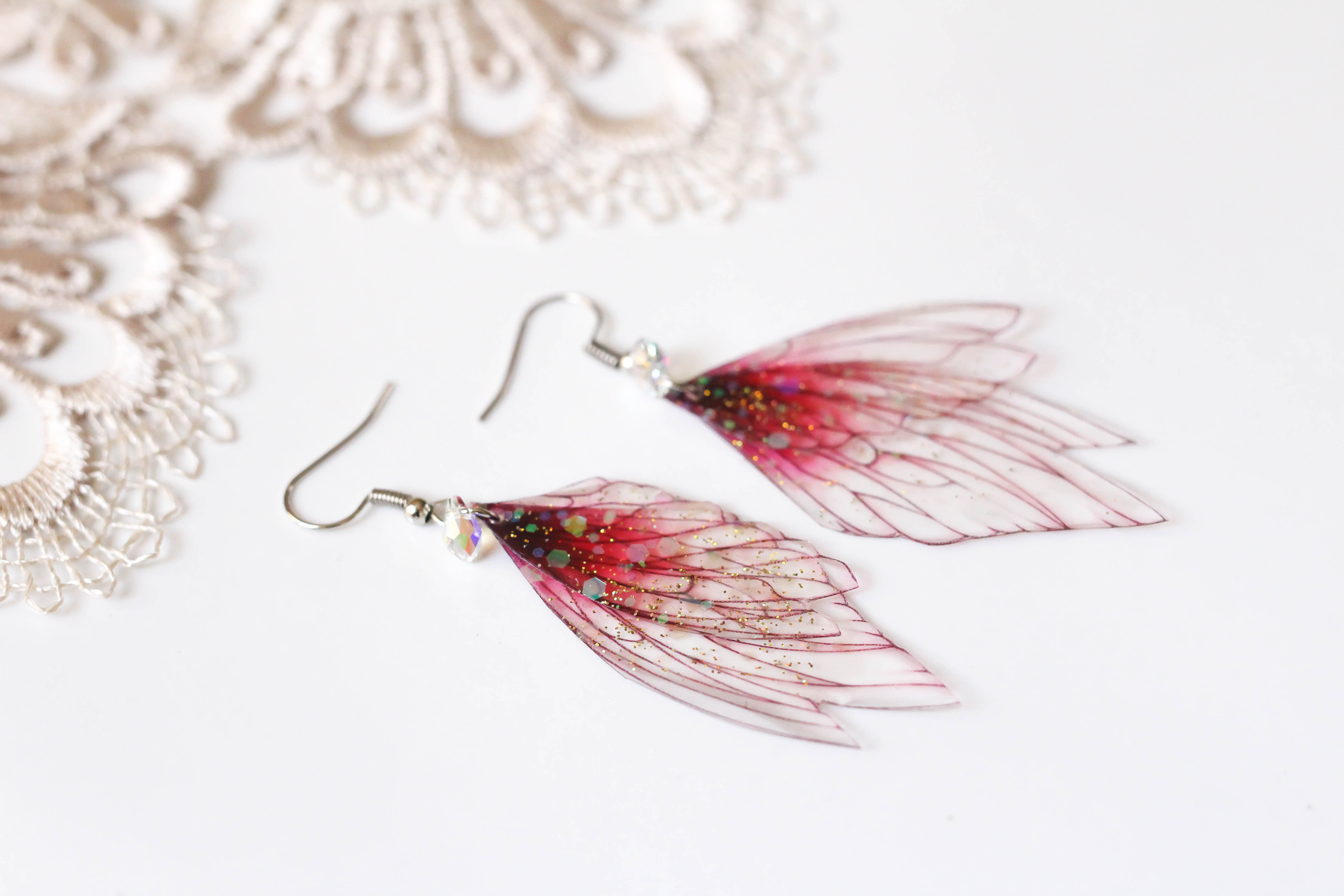 boucles d'oreilles bijoux ailes de fée papillon sirène princesse elfique fantasy féerique cristal couleur rouge sang