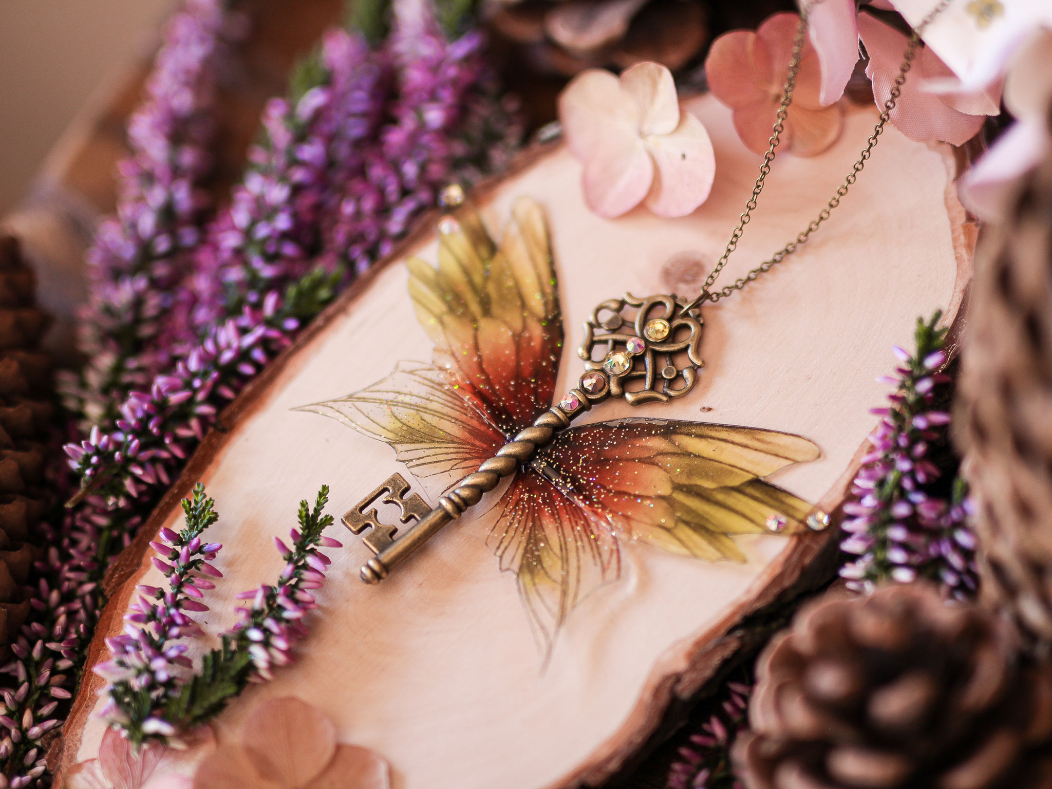 collier clé ailée bijoux ailes de fée papillon elfique elfe fantasy féerique roux vert automne