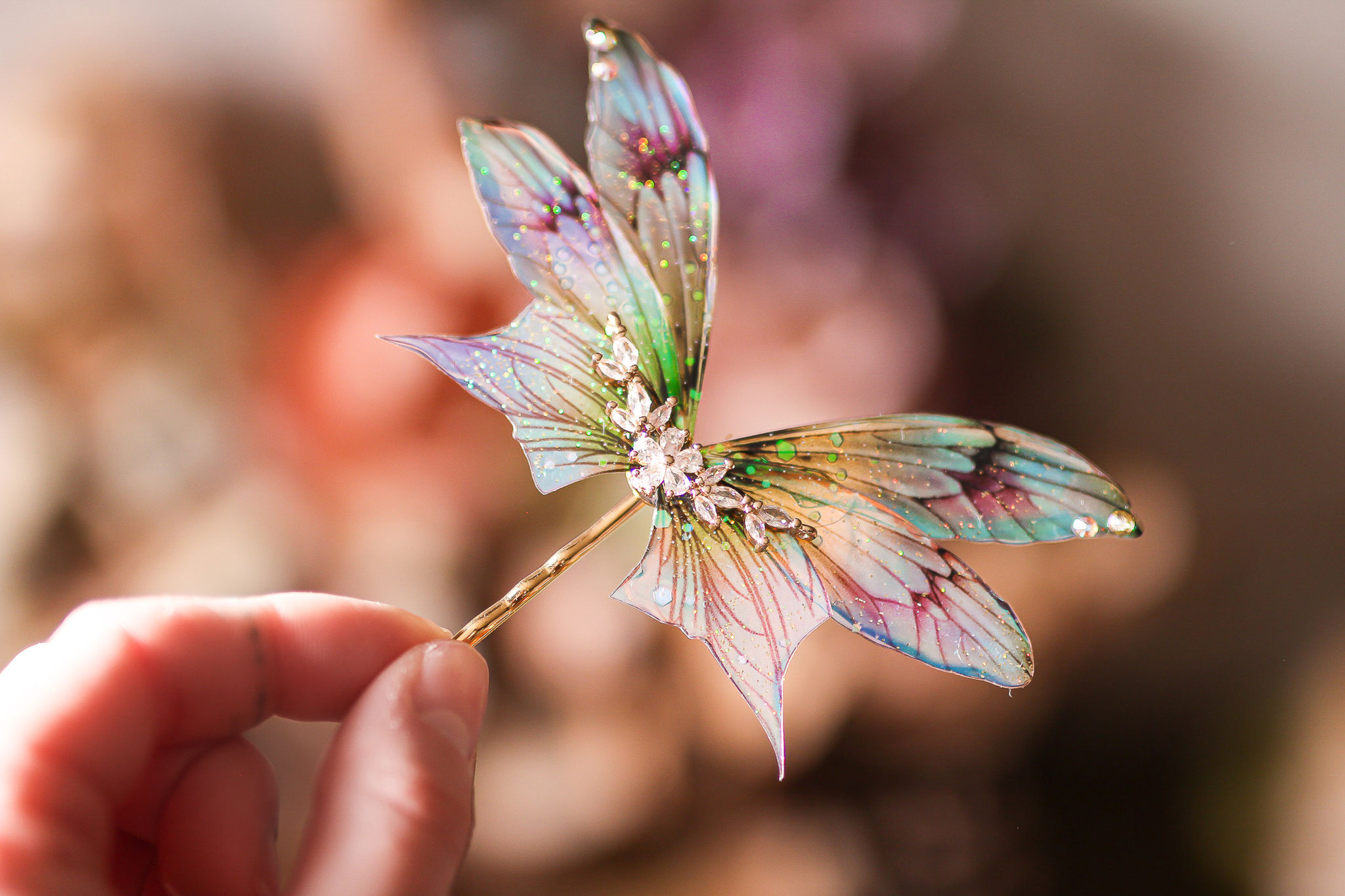 bijoux ailes de fée barrette à cheveux papillon elfique fantasy féerique cristal couleur vert et rose flora winx