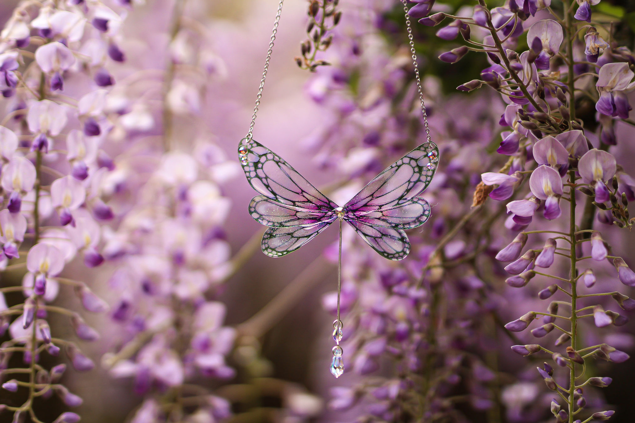 collier bijoux ailes de fée libellule papillon elfique fantasy féerique couleur violet et bleu