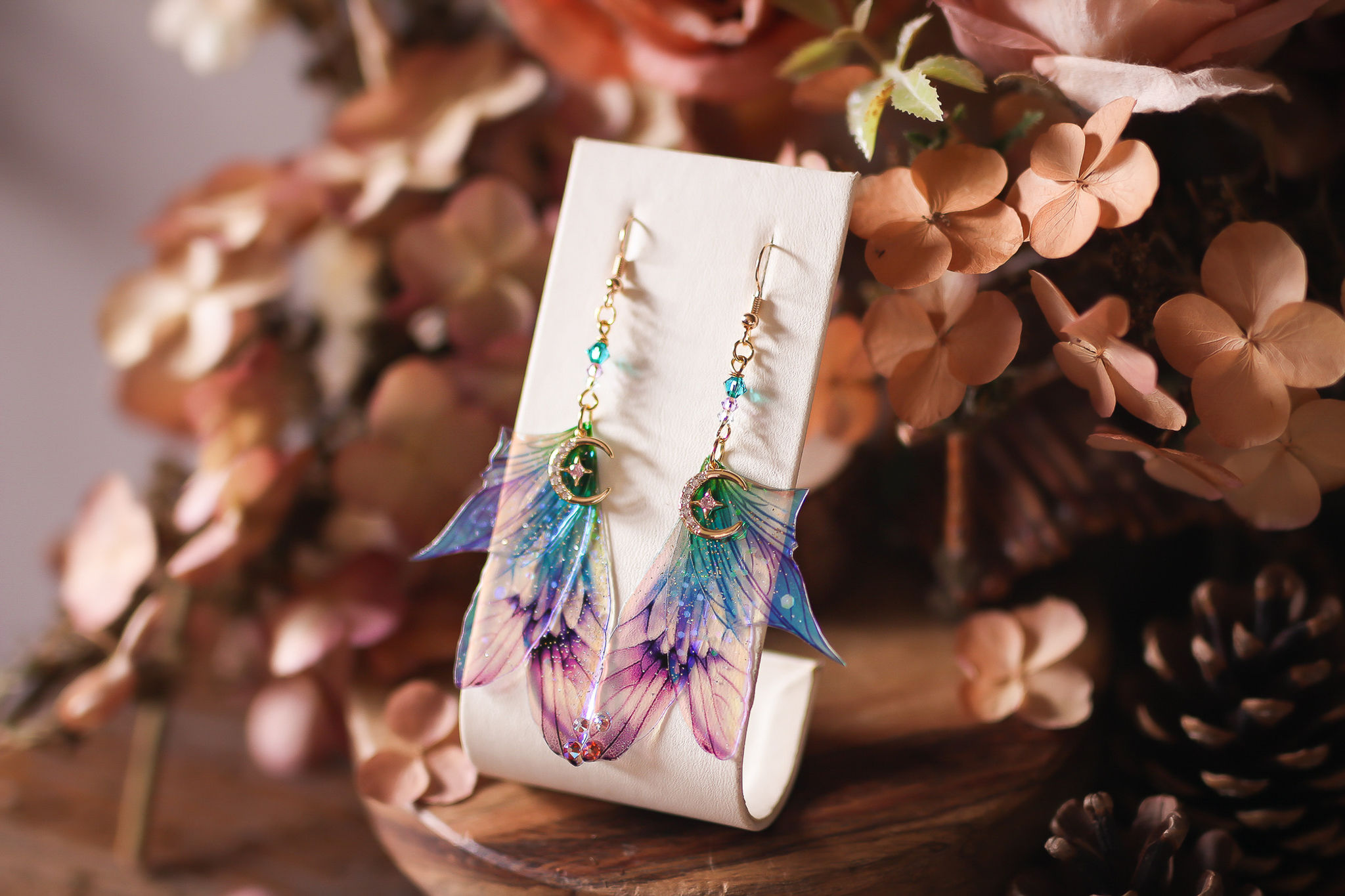 bijoux ailes de fée boucles d'oreilles papillon elfique fantasy féerique cristal couleur arc-en-ciel lune