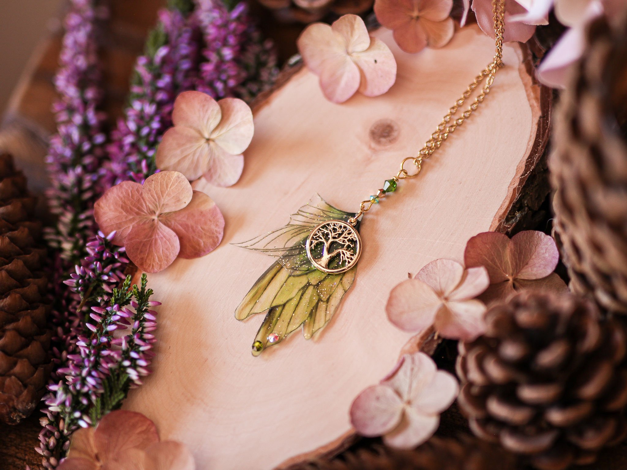 collier bijoux ailes de fée papillon arbre de vie yggdrasil elfique elfe fantasy féerique automne vert doré feuille printemps