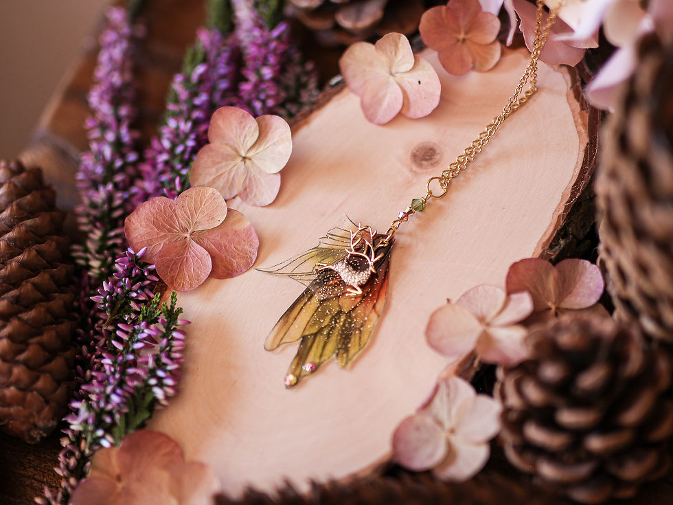 collier cerf bijoux ailes de fée papillon elfique elfe fantasy féerique roux vert automne