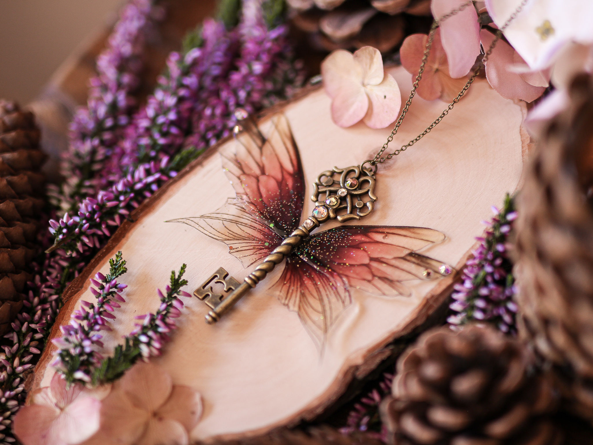 collier clé ailée bijoux ailes de fée papillon arbre de vie elfique elfe fantasy féerique automne printemps rose doré