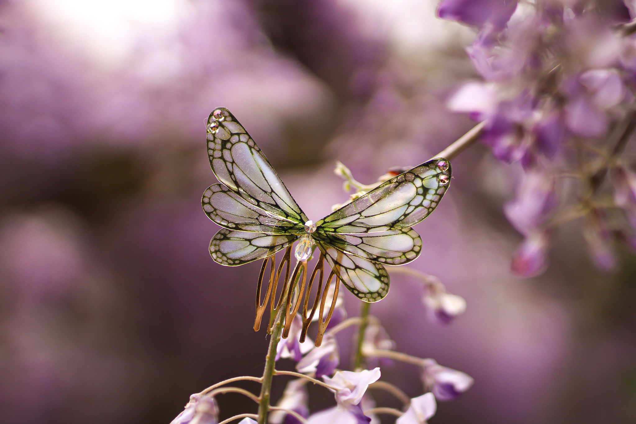 peigne à cheveux bijoux ailes de fée libellule papillon elfique fantasy féerique couleur vert mousse