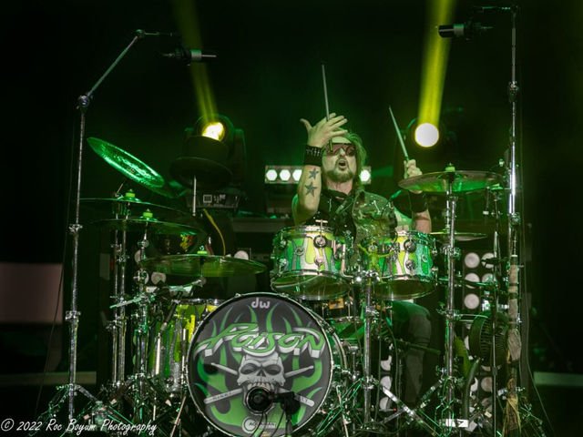 Poison State Farm Stadium live