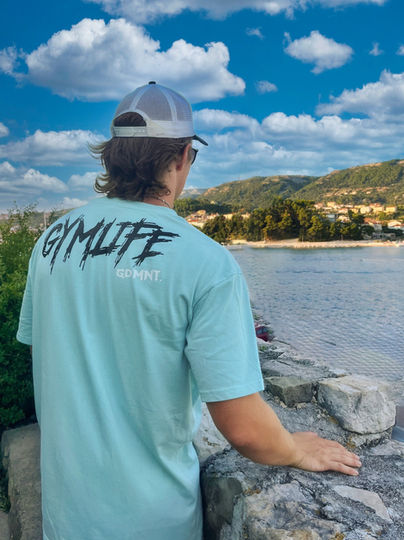 Fitness sportler am Fluss im Gymlife Chiseled Oversize shirt Sky blue