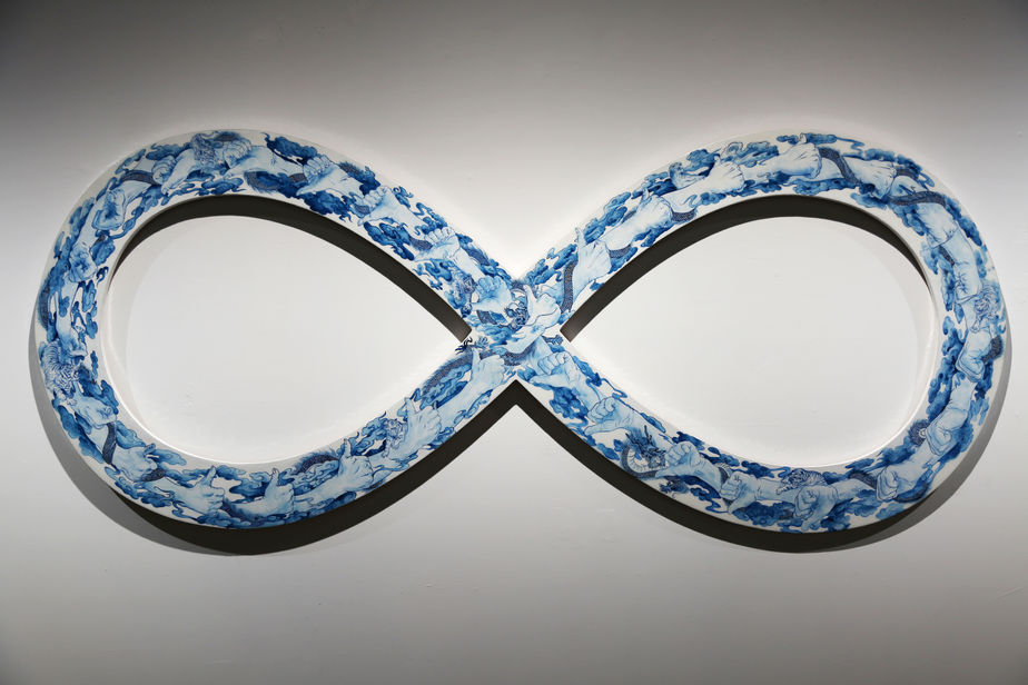 莫比斯環-龍騰虎躍Möbius strip, Flying Dragon , Jumping Tiger 壓克力顏料木板環氧樹脂240x120cm(n).JPG