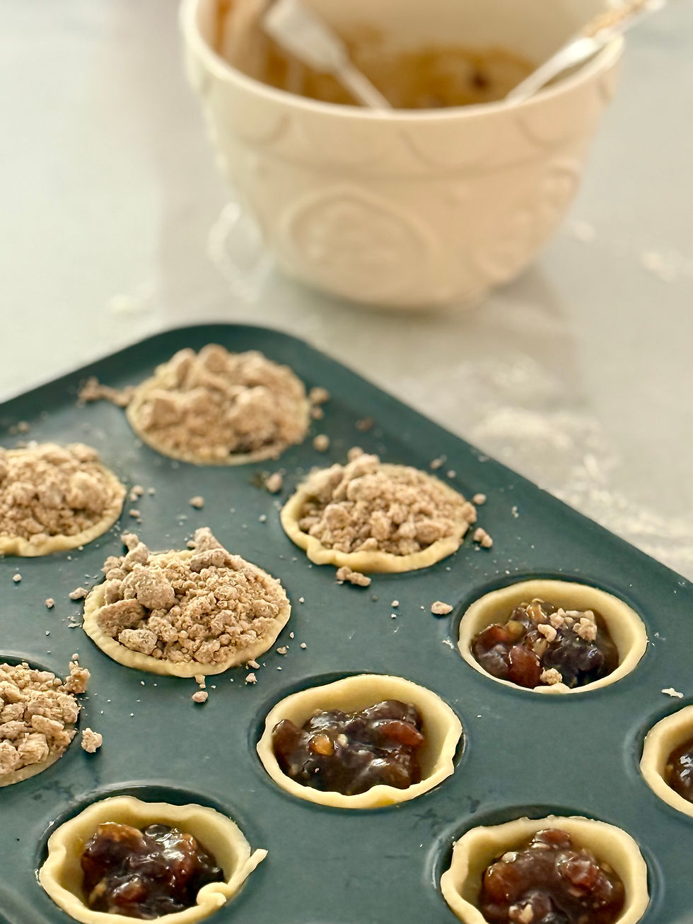 A Taste of Christmas – Mincemeat Cakes and Spiced Streusel Pies