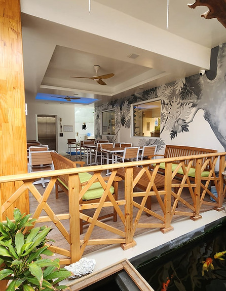Luau Cafe and Lounge