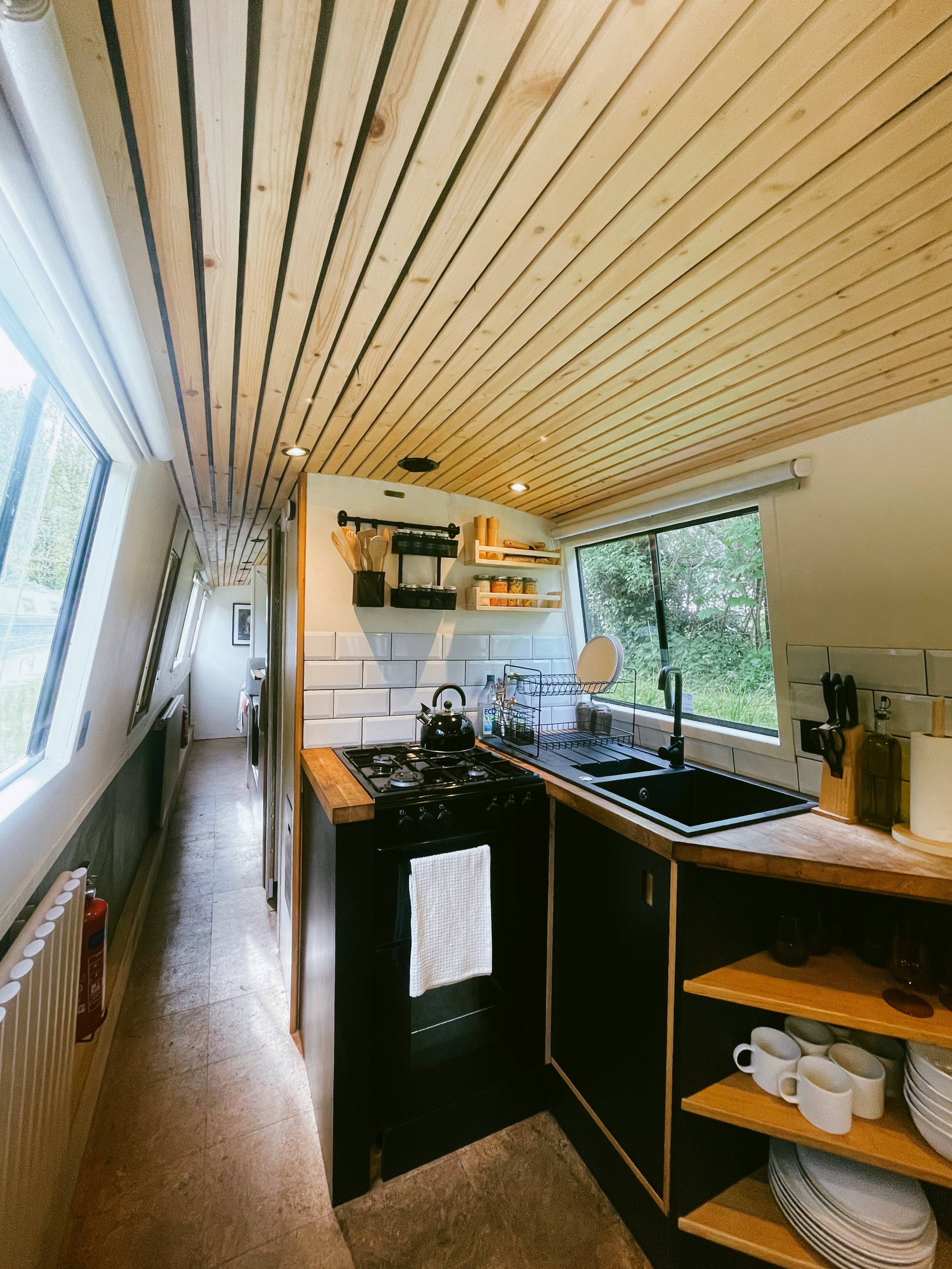 Narrowboat Maddox Narrowboat interior photo