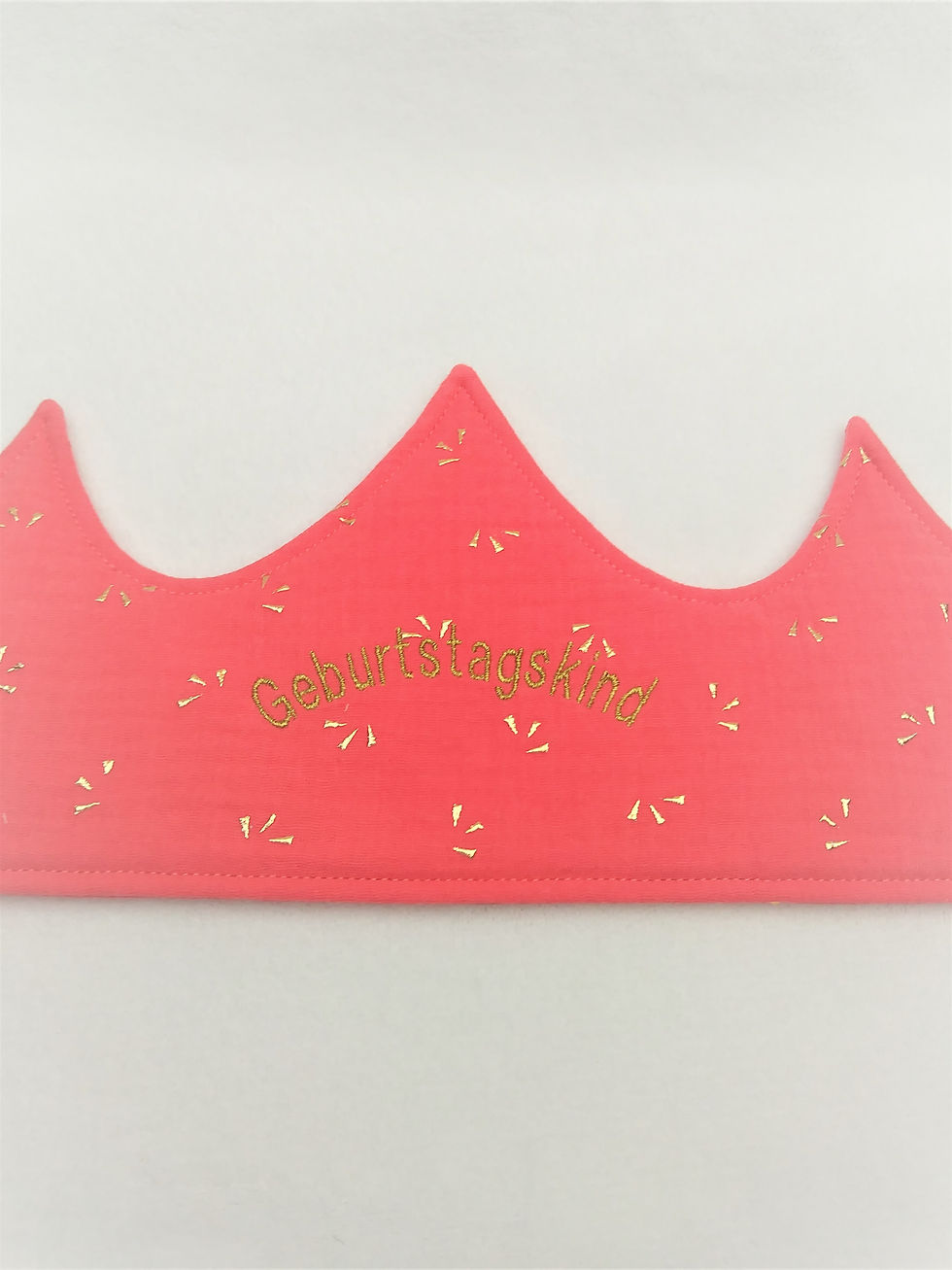Miniaturbild: Geburtstagskrone aus Baumwollestoff -Misselin mit goldenem Aufdruck