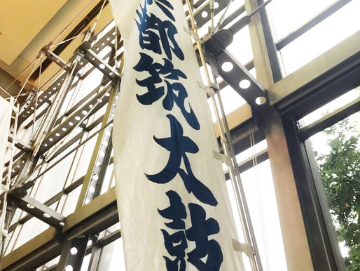艶やかに舞い、そして打つ。