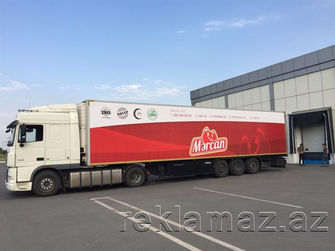 Yük maşını banında böyük ölçülü reklam çapı