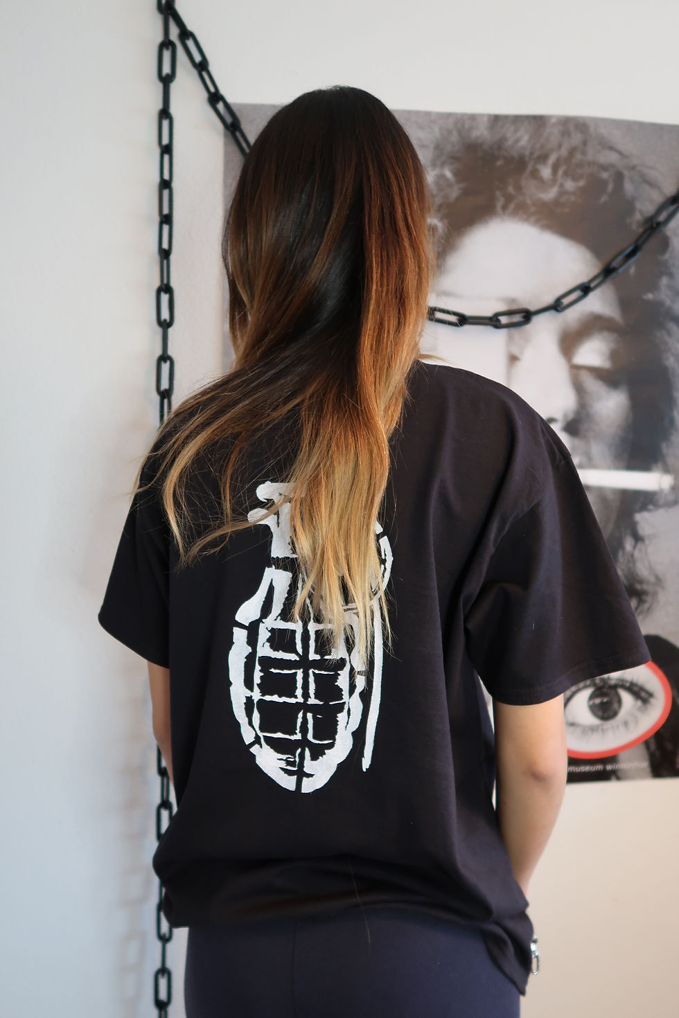 Miniaturbild: Black gun print Tshirt