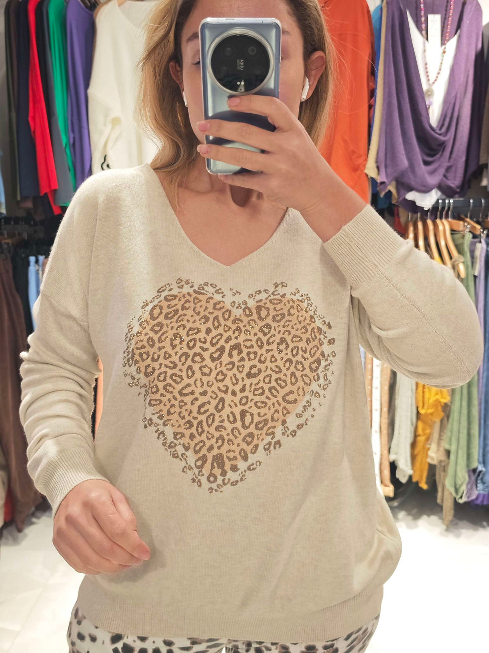 Küçük resim: İthal V yaka leopar desenli bluz