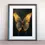 Miniaturbild: Goldener Schmetterling auf dunklem Hintergrund als Poster