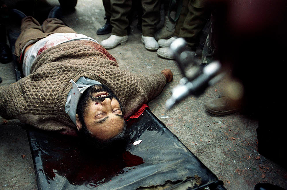 Kasmir; conflict; daily life; gun battle; Hazrat Bal Mosque; Jama Mosque; Line of control; Indian administered Kashmir; Indian Army; paradise on earth; Indian photographer; Indian photojournalist; Documentary photographer; Srinagar; Arindam Mukherjee; child; People of Kashmir; Dal Lake; Lal chowk; Kashmiri women; men; women; namaz; worker; snowfall; Gulmarg; worker; Jammu and; Kashmir; JNK; Jammu & Kashmir