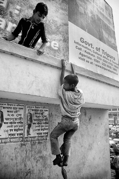 Drug; Drug addiction; Drug addict; Drug addicted child; poverty; Calcutta; Kolkata; West Bengal; India; poor people; street children; brown sugar; cocaine; dendrite addiction; heroin; crime; boys; boy; child; Arindam Mukherjee; adolescence