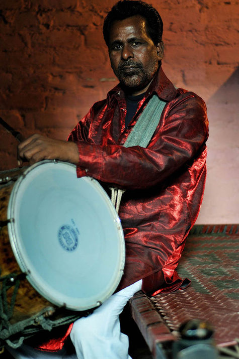 poverty; art; artists; India; New Delhi; dancer; Rajasthan; slum; performing art; Arindam Mukherjee, Magical Alley, performer, performing art, Indian art, folk art, color 