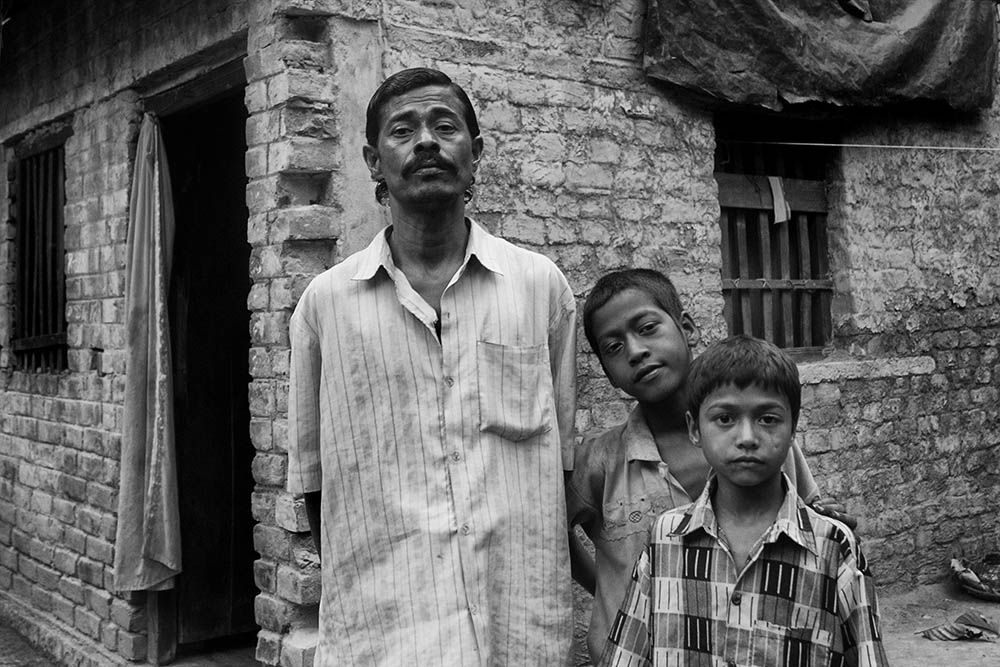 Drug; Drug addiction; Drug addict; Drug addicted child; poverty; Calcutta; Kolkata; West Bengal; India; poor people; street children; brown sugar; cocaine; dendrite addiction; heroin; crime; boys; boy; child; Arindam Mukherjee; adolescence
