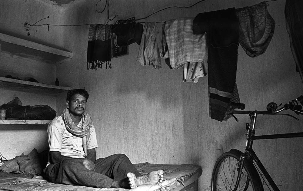 coal; mining; ECL; coal mine; mine; black and white; arindam mukherjee; India; social issue; sociology; child labour; horizontal; Indian coal miners; The Dark side of the boom; poverty; economy; industry; coal miner; poor people; men; people; work atmosphere; human strength; West Bengal; Ranigaunj; worker; labour