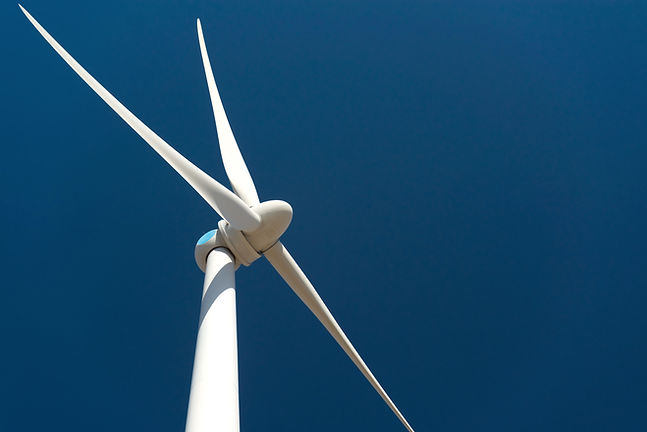 image d'éolienne pour une solution de système énergétique maritime
