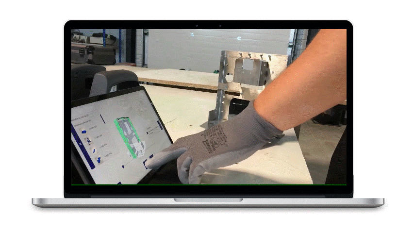 Tablette avec diffusion des instructions de montage à partir de la 3D, aux operateurs.gif